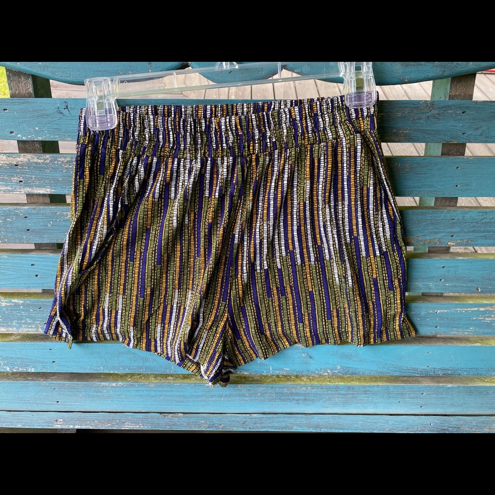 XS H&M patterned flowey shorts